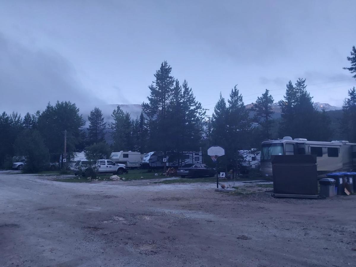 Blue River Cabins & Campgrounds Buitenkant foto