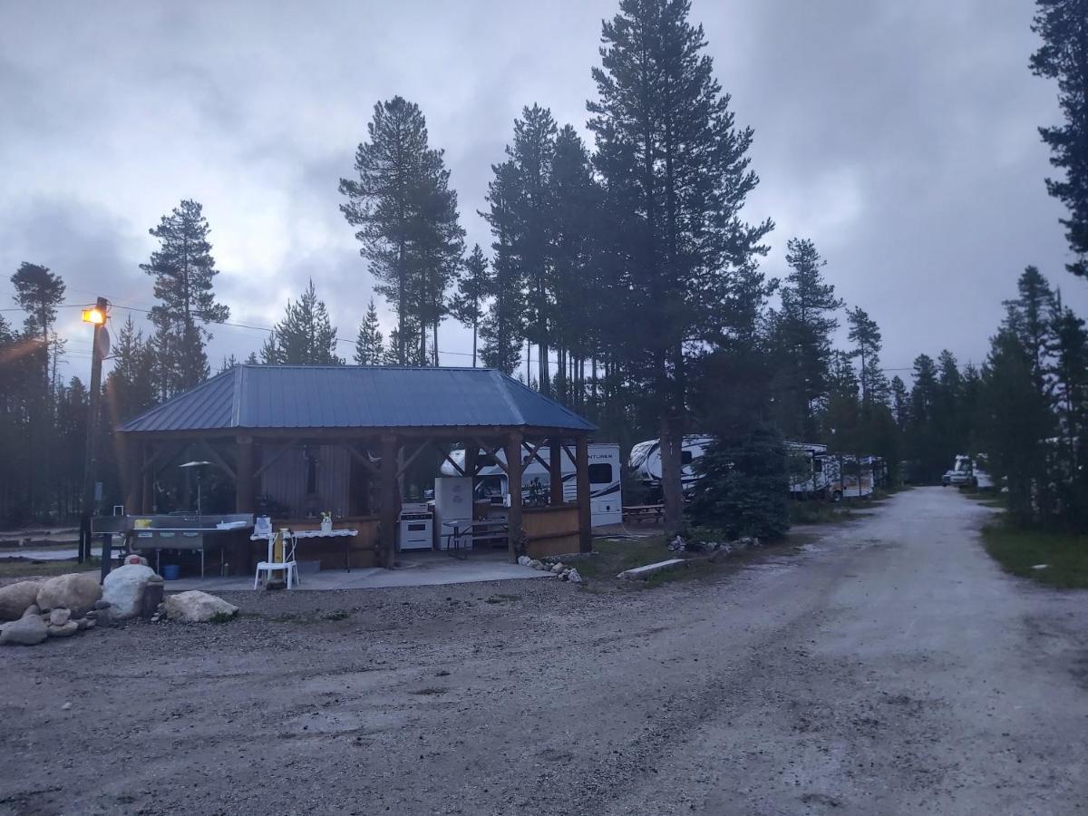 Blue River Cabins & Campgrounds Buitenkant foto