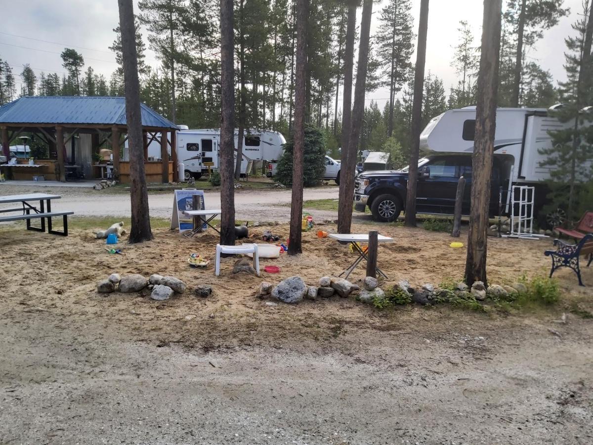 Blue River Cabins & Campgrounds Buitenkant foto